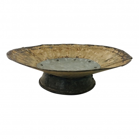 Old iron cake stand(5716)